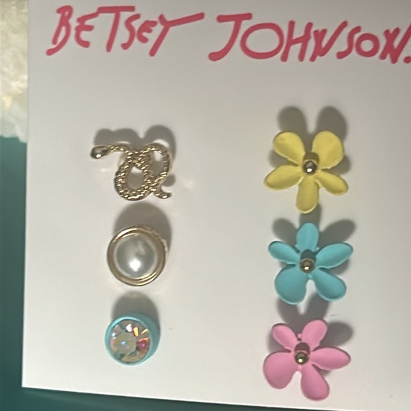 New Betsey Johnson Whimsical Pastel Floral Snake Pearl Rhinestone Stud Earrings - Picture 5 of 5